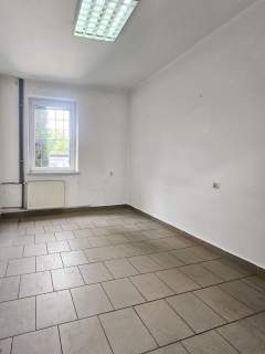 Open space 2,7m, biuro i socjal, wylot na DK 86