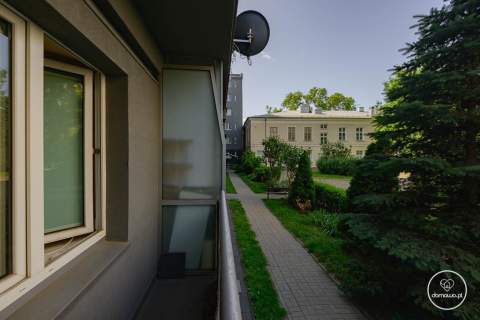 ŚRÓDMIEŚCIE KAMIENICA 3 POKOJE 49m2 BALKON