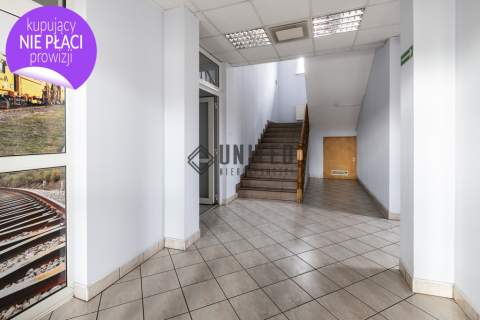ul. Żmigrodzka-Parking/Blisko AOW/Budynek