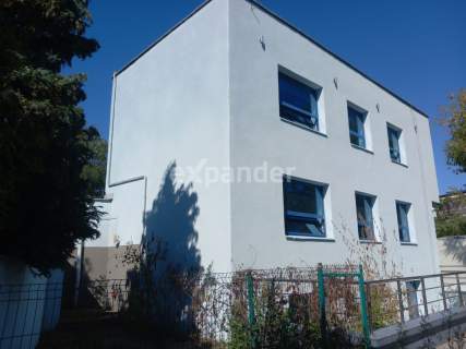 BIUROWIEC 527,70 m2 2 PIĘTRA PODPIWNICZENIE 