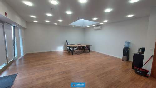 Lokal handlowo-usługowy 95 m2 parter parking klima