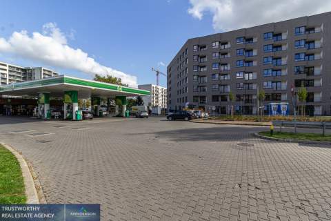 Lokal pod usługi/biuro, nowe osiedle, parking.