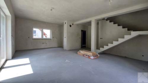 Przestronny nowy dom w zielonej okolicy