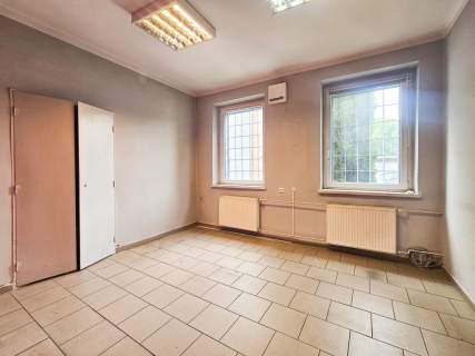 Open space 2,7m, biuro i socjal, wylot na DK 86