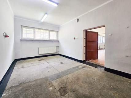 Open space 2,7m, biuro i socjal, wylot na DK 86