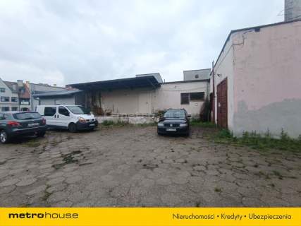 Pawilon handlowy z parkingiem w centrum Biskupca
