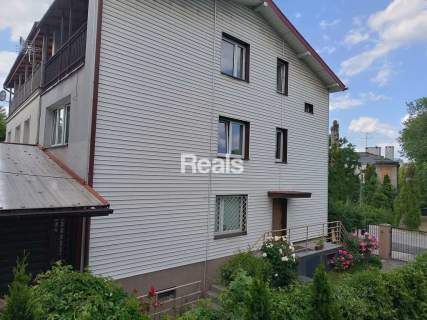 Hostel, dwa budynki, 17 pokoi, wszystkie wynajęte
