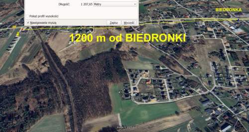 200 m od ul. Wodzisławskiej i od piekarni.