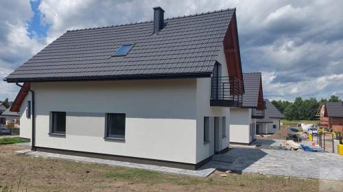 Komfortowy nowy dom w zielonej okolicy