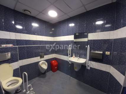 BIUROWIEC 527,70 m2 2 PIĘTRA PODPIWNICZENIE 