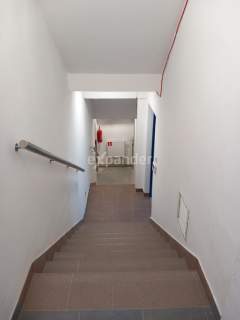 BIUROWIEC 527,70 m2 2 PIĘTRA PODPIWNICZENIE 