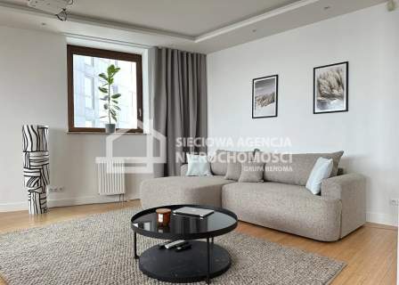 Apart w Sea Towers z widokiem na morze i miasto