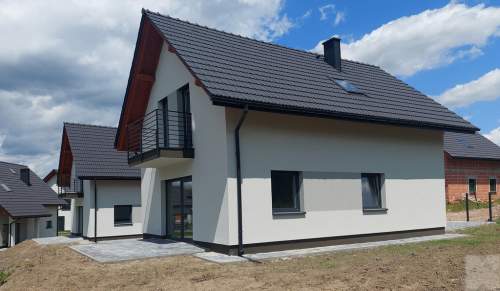 Komfortowy nowy dom w zielonej okolicy