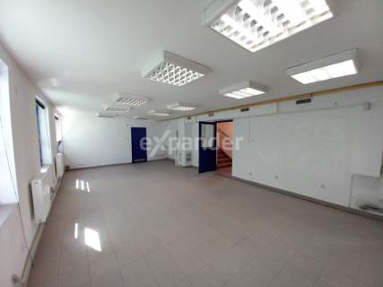 BIUROWIEC 527,70 m2 2 PIĘTRA PODPIWNICZENIE 