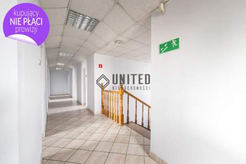 ul. Żmigrodzka-Parking/Blisko AOW/Budynek