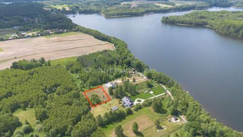 Działka nad jeziorem Ciemino