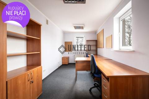ul. Żmigrodzka-Parking/Blisko AOW/Budynek