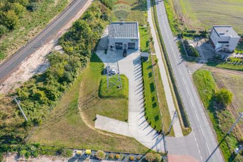 Działka z biznesem z potencjałem rozbudowy.