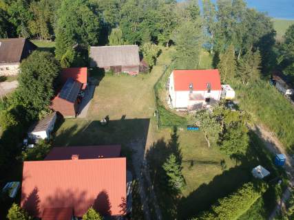 Dom z własną plażą i pomostem nad jeziorem Mamry na SWJM