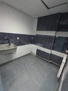 BIUROWIEC 527,70 m2 2 PIĘTRA PODPIWNICZENIE 