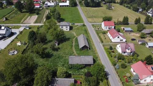 Na sprzedaż działka budowlana z zabudowaniami