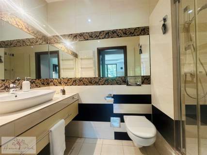 DOM Z DUŻĄ DZIAŁKĄ