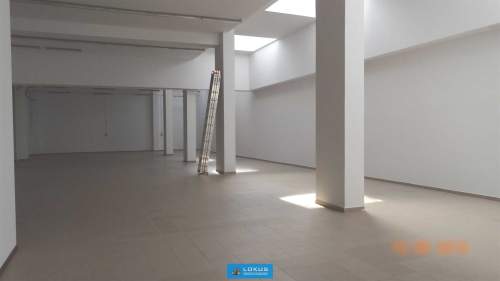 Lokal handlowy usługowy parter parking klima