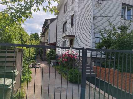 Hostel, dwa budynki, 17 pokoi, wszystkie wynajęte