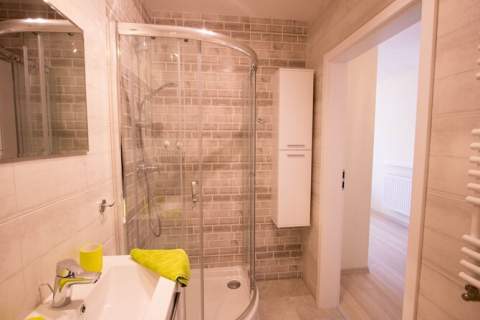 Cicha kawalerka w apartamentowcu - Pograniczna 26