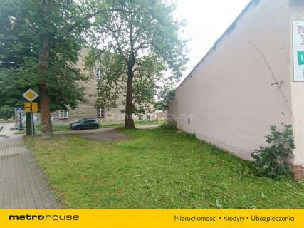 Pawilon handlowy z parkingiem w centrum Biskupca