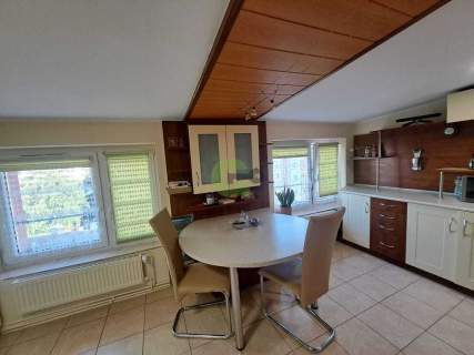 Nietuzinkowe mieszkanie na strychu   47 m , Raków