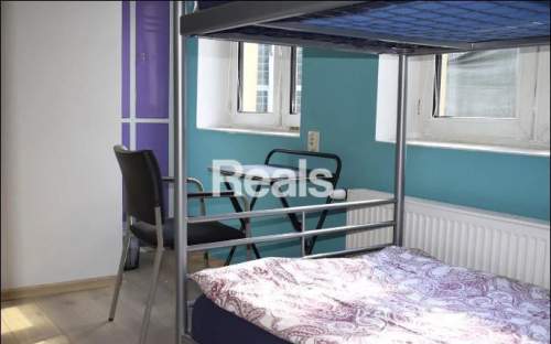 Hostel, dwa budynki, 17 pokoi, wszystkie wynajęte