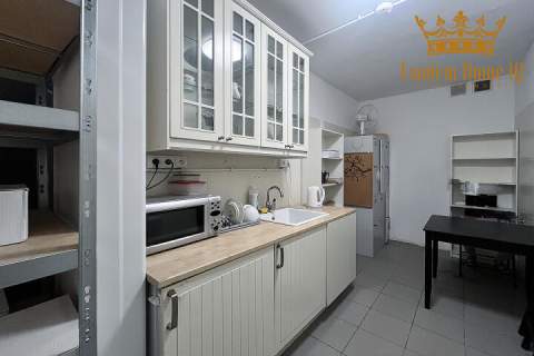 Do wynajęcia lokal 190m2, 3 poziomy, ogródek