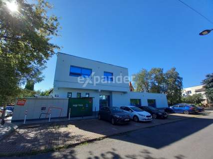 BIUROWIEC 527,70 m2 2 PIĘTRA PODPIWNICZENIE 