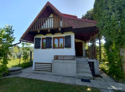 Ogródek z działkowy z altaną murowaną