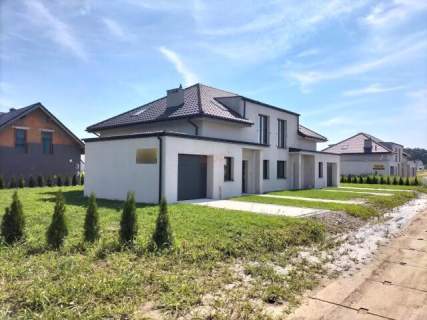 Bliźniak 140 m2, działka 450 m2. Stan deweloperski.