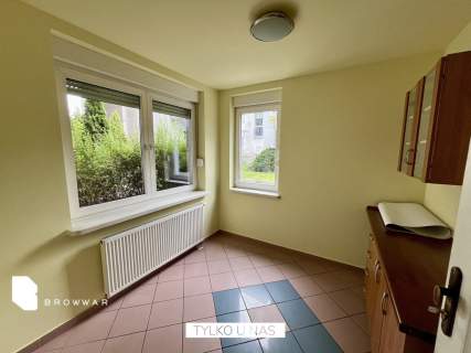 Lokal z witrynami na parterze 68m2 Budynek Atanera