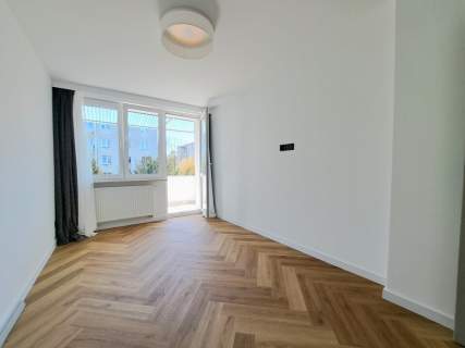 -ŚWIEŻO PO REMONCIE-MED.MIEJSKIE-BALKON 4m2-ZIELEŃ