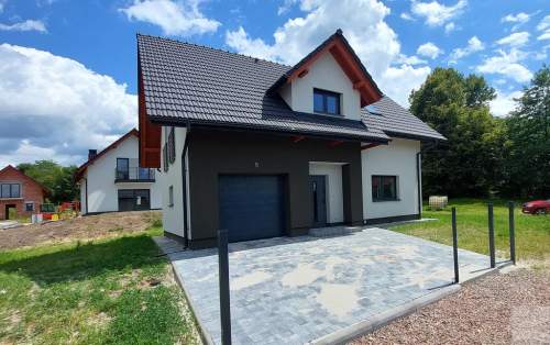 Przestronny nowy dom w zielonej okolicy