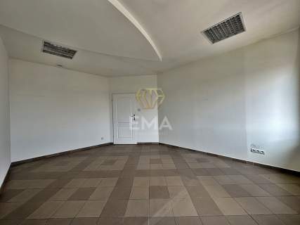 Lokal użytkowy w centrum 79m2