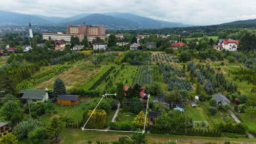 Ogródek z działkowy z altaną murowaną