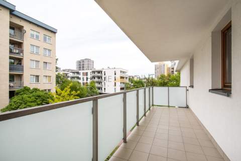 2 pokoje kuchnia duży balkon,m.postojowe,komórka