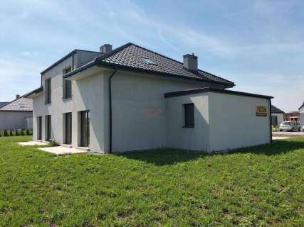 Bliźniak 140 m2, działka 450 m2. Stan deweloperski.