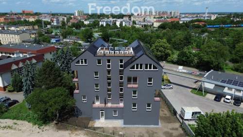 Mieszkanie z balkonem, klimatyzacją i windą