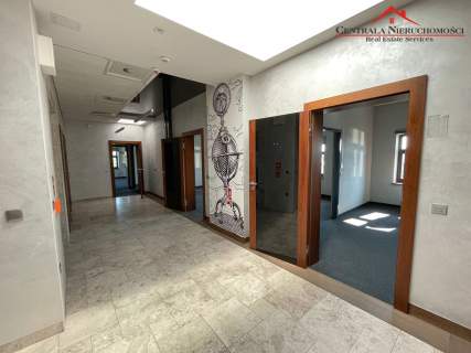 Nowoczesny biurowiec pod szkołę, hotel, medycynę