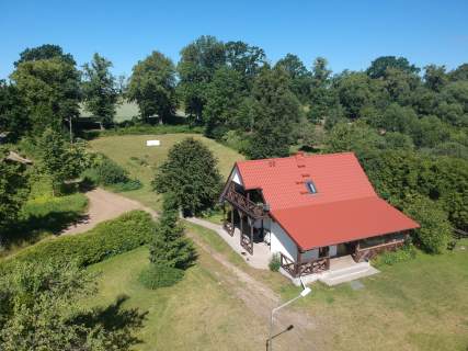 Dom z własną plażą i pomostem nad jeziorem Mamry na SWJM