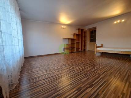 Nietuzinkowe mieszkanie na strychu   47 m , Raków