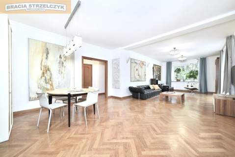 Komfortowe, 4 pokoje, balkon, winda, 1piętro garaż