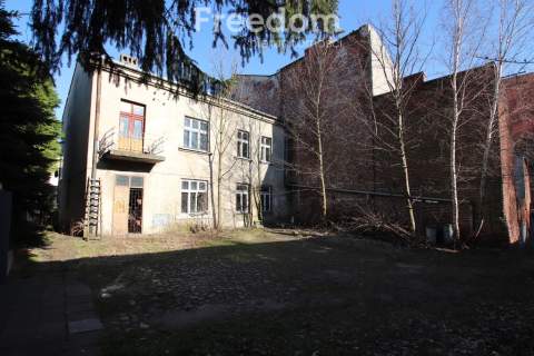 Kamienica w Starym Mieście z działką 722 m2.