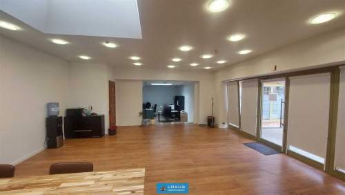 Lokal handlowo-usługowy 95 m2 parter parking klima